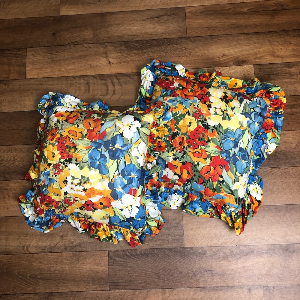 Set of Throw Pillows